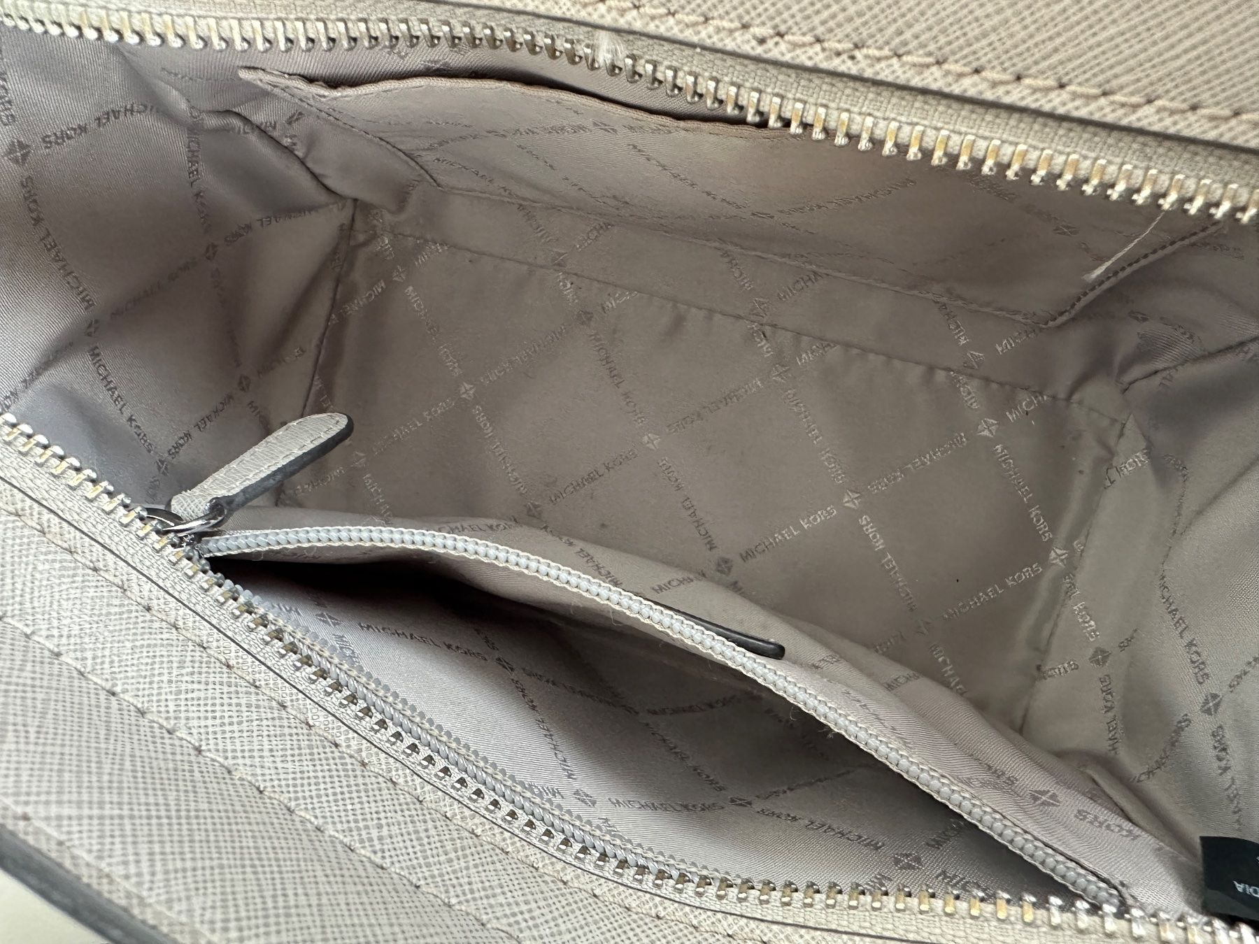 Michael Kors Borse da donna: Michael Kors medium stud selma leather silver pearl grey bag – Usato da Zürich venduto da nat_2gj5 4