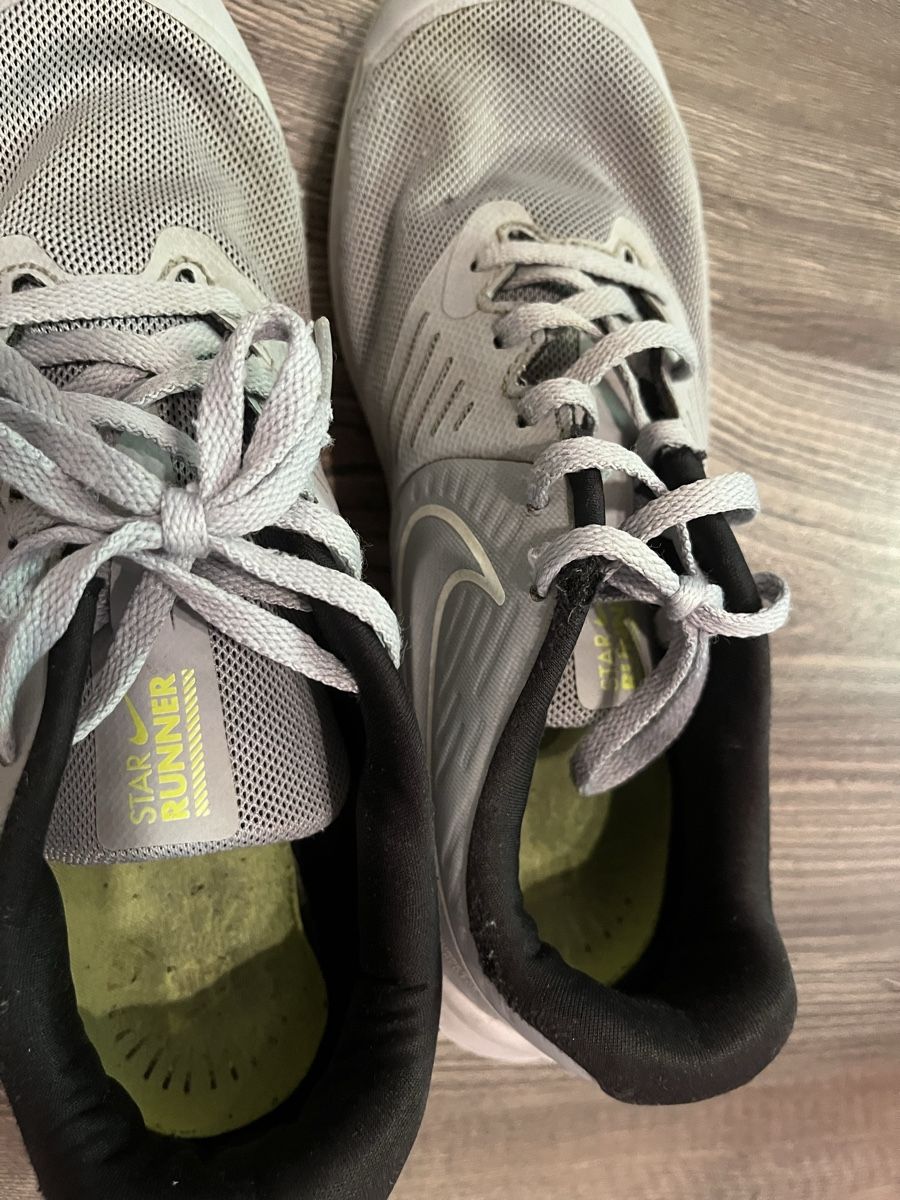 Chaussures garçon: Turnschuhset Kinder – D'occasion à Maur par esgehoertjetztmir 1