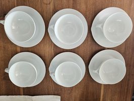 Teeservice mit Zuckerdose und Kännchen