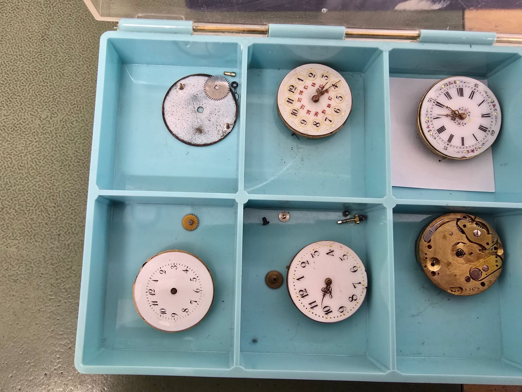 Orologi: Lot de mouvements et cadran divers – Difettoso da Tramelan venduto da Nirdan 1