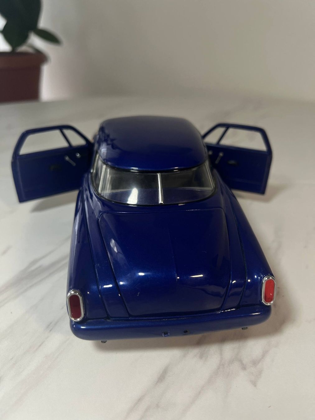 Modellini d'auto: Highway 61 Studebaker Custom Rod 1950, 1:18 – Usato da Basel venduto da hol_8ldp 8
