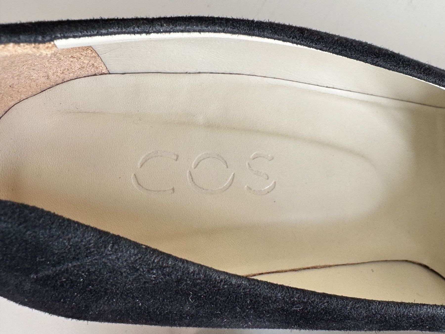 Damenschuhe: COS Veloursleder Pumps Schwarz, Gr. 38 – Gebraucht aus neerach von Ywonder 4