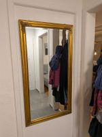 Grosser Wandspiegel mit gold Rahmen