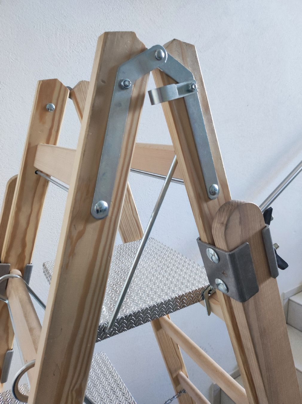 Leitern: Holzleiter/Trittleiter mit 2 Tritten, stabil, wie neu – Gebraucht aus Stäfa von modeflash 8