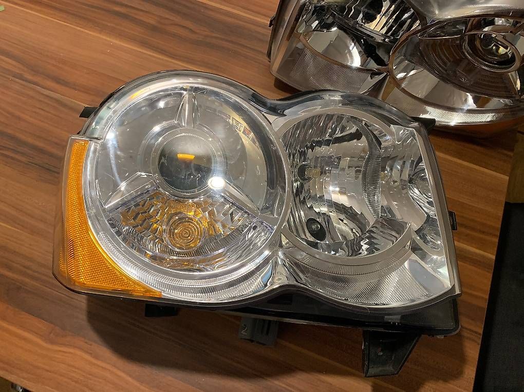Phares: Schweinwerfer Grand Cherokee  links – D'occasion à Escholzmatt par schweizer007 1