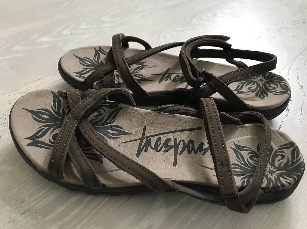 Chaussures femmes: Sandalen Freizeit Marke Trespass Grösse 40 – D'occasion à Kaiseraugst par Bedabe 3