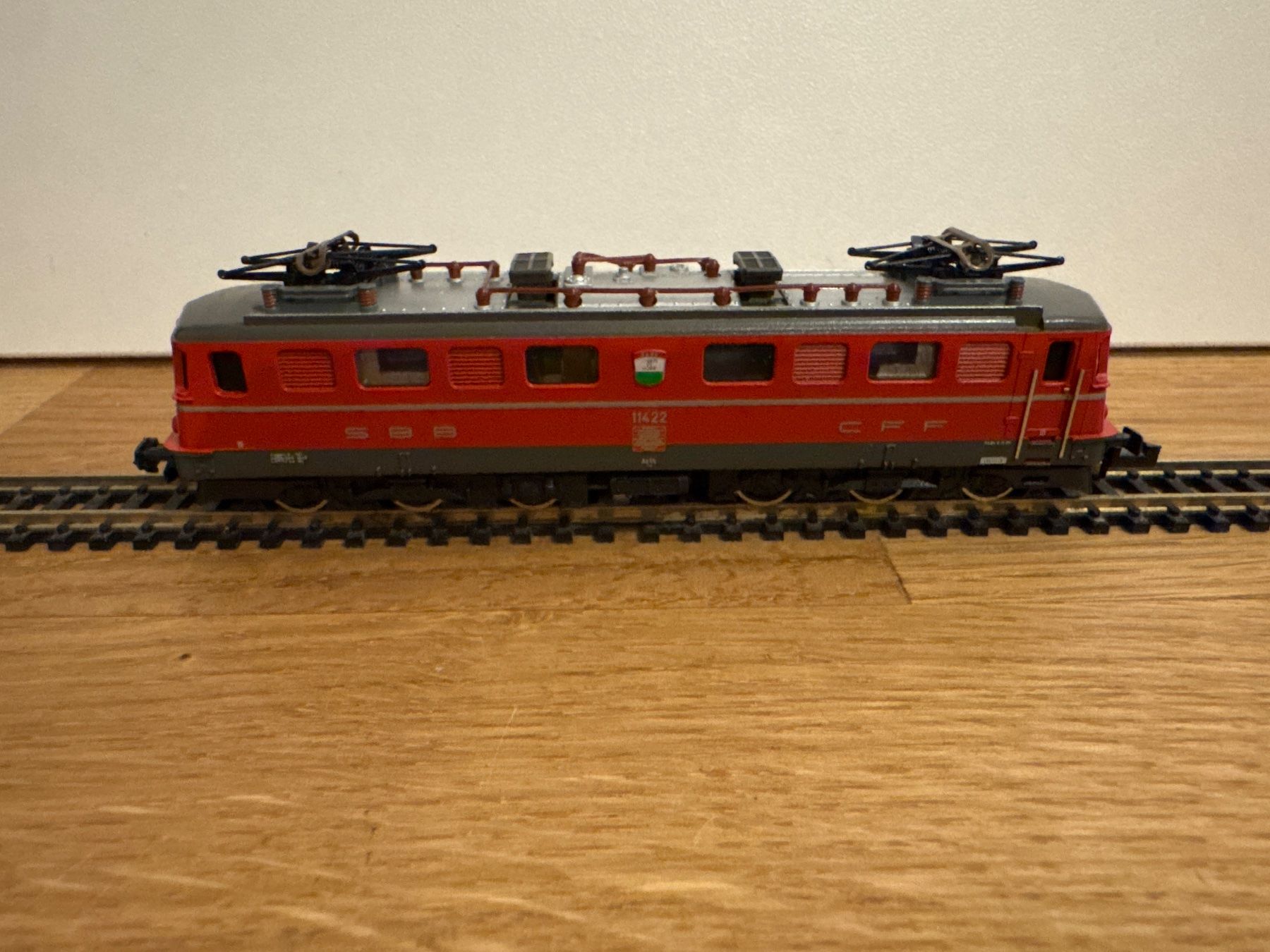 Trix Modelleisenbahnen: Minitrix 12968 SBB Ae 6/6 11422 Vaud – Neu (gemäss Beschreibung) aus Schlierbach von Look8