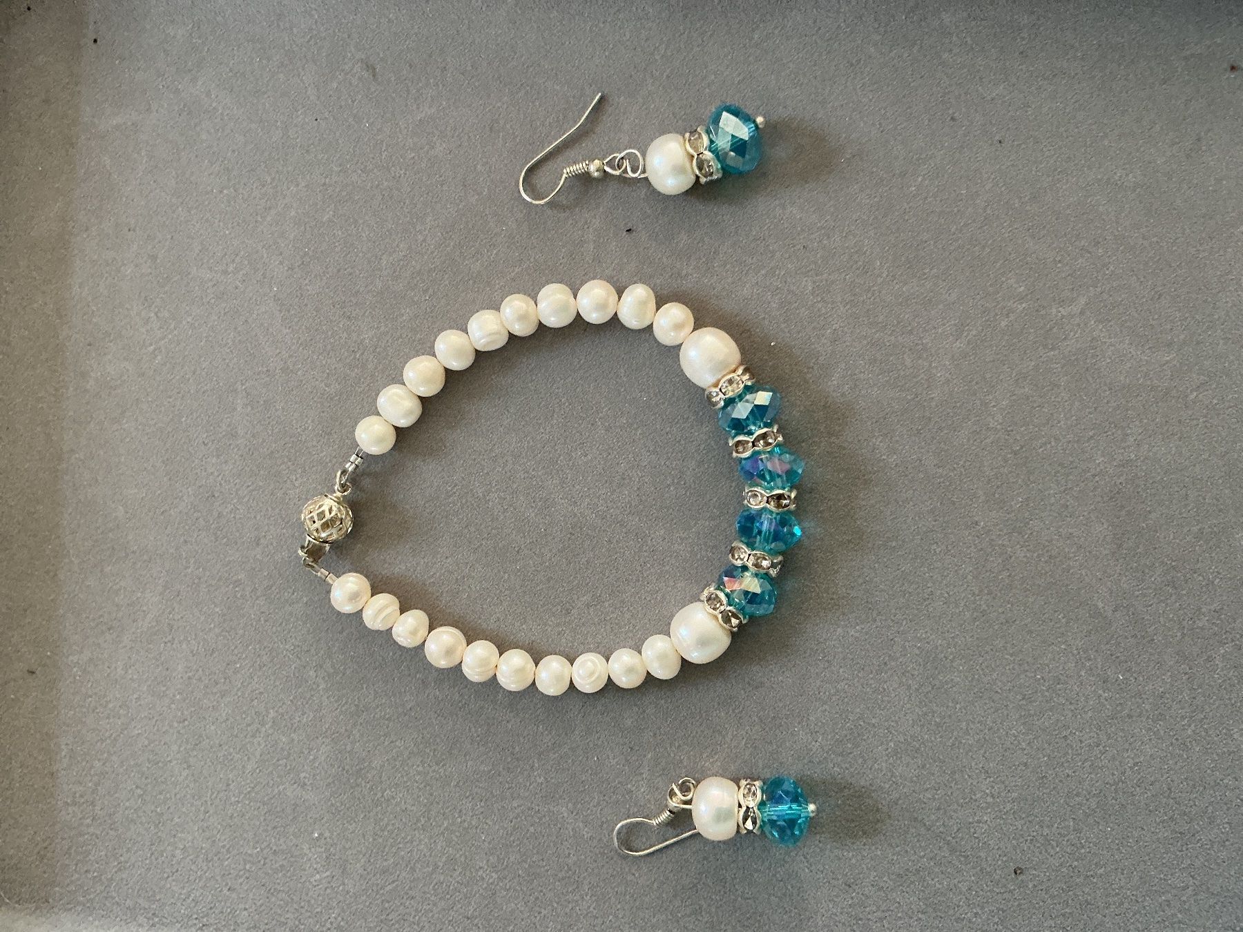 Bracciali & Braccialetti: Perlen Armband und Ohrringe – Usato da Wettingen venduto da Andres54 1