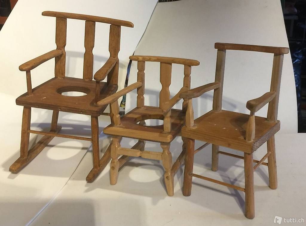 Spielzeuge: 3 Puppenstühle / 3 chaises de poupée – Gebraucht aus Sonceboz-Sombeval von Decolove