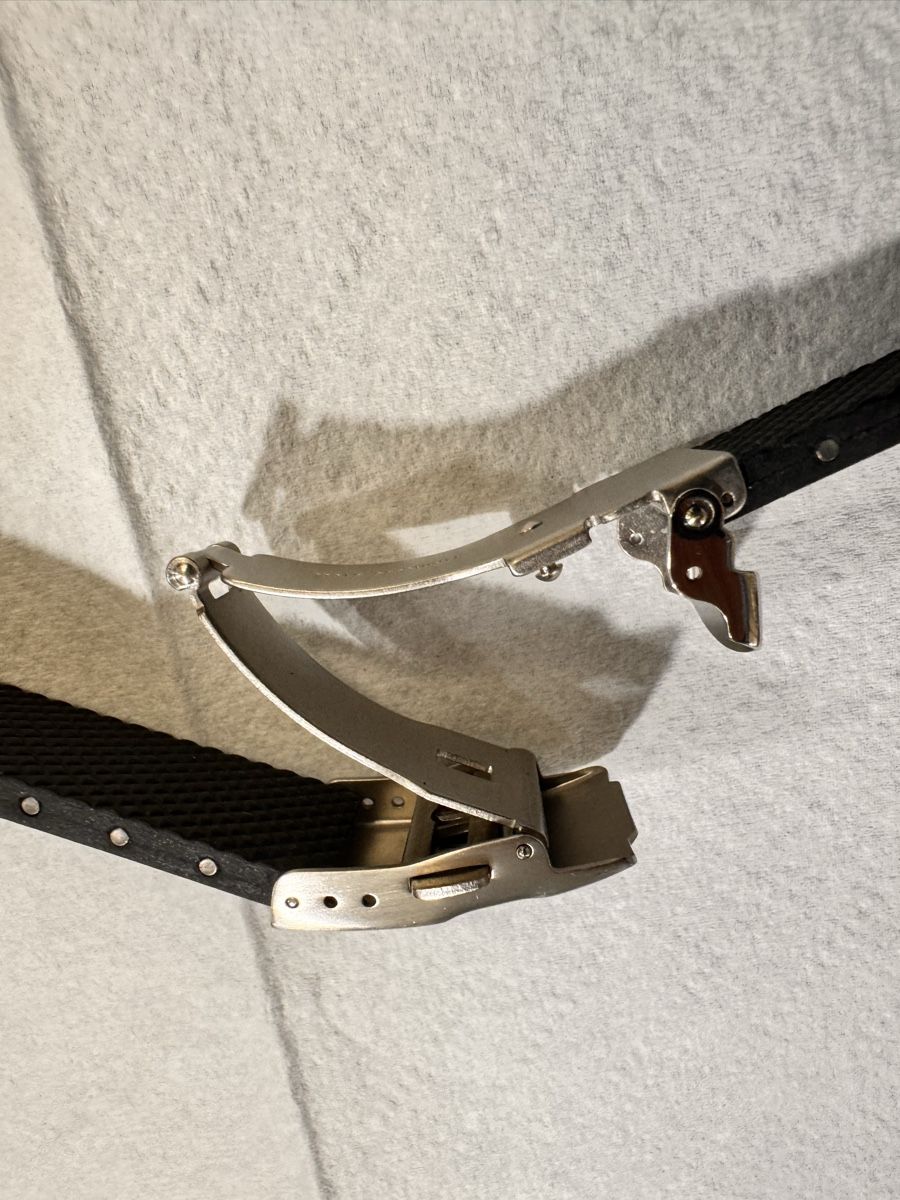 Bracciali & Braccialetti: High quality 18mm Black Rubber Watch Strap – Nuovo e nell'imballaggio originale da Zürich venduto da 613_g8jy 4