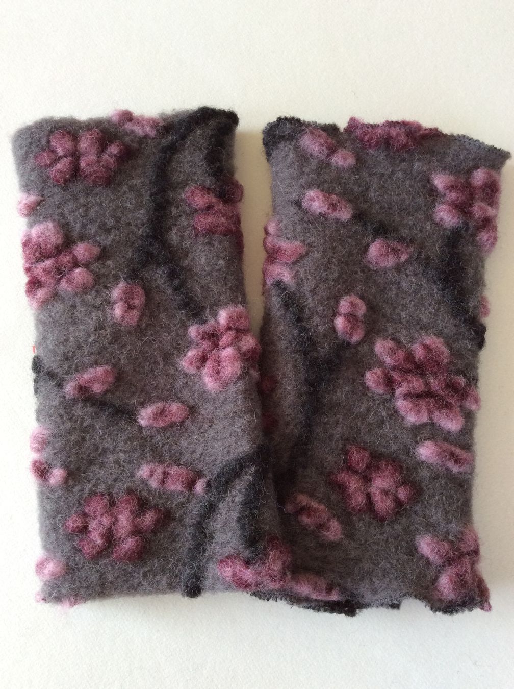Altro in  Abbigliamento & Accessori: Armstulpen aus Reliefwalk  - grau - rosa – Nuovo e nell'imballaggio originale da Birwinken venduto da chez-erna 1