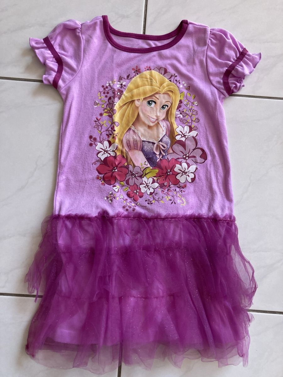 Disney Vestiti & Gonne: Robe Raiponce T.116 – Usato da La Chaux-de-Fonds venduto da katica74