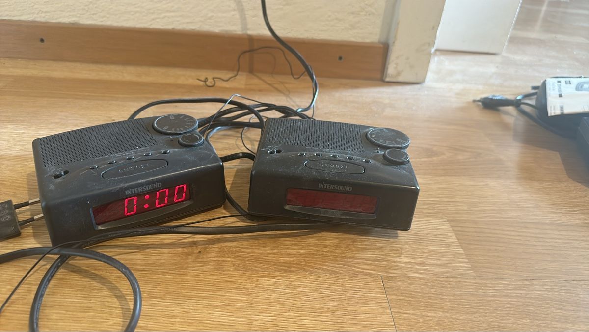 Sveglie: 2 Radiowecker schwarz gebraucht – Usato da Jona venduto da juhel