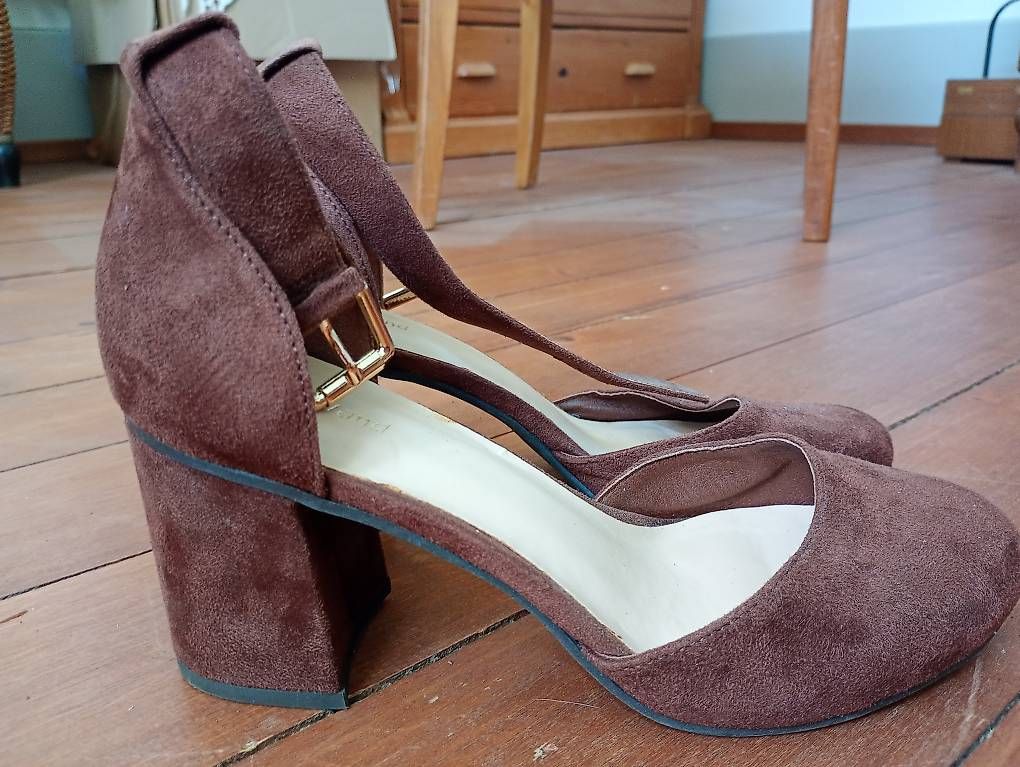 Damenschuhe: Absatz Schuhe  – Gebraucht aus Gelterkinden von leo_9z8m