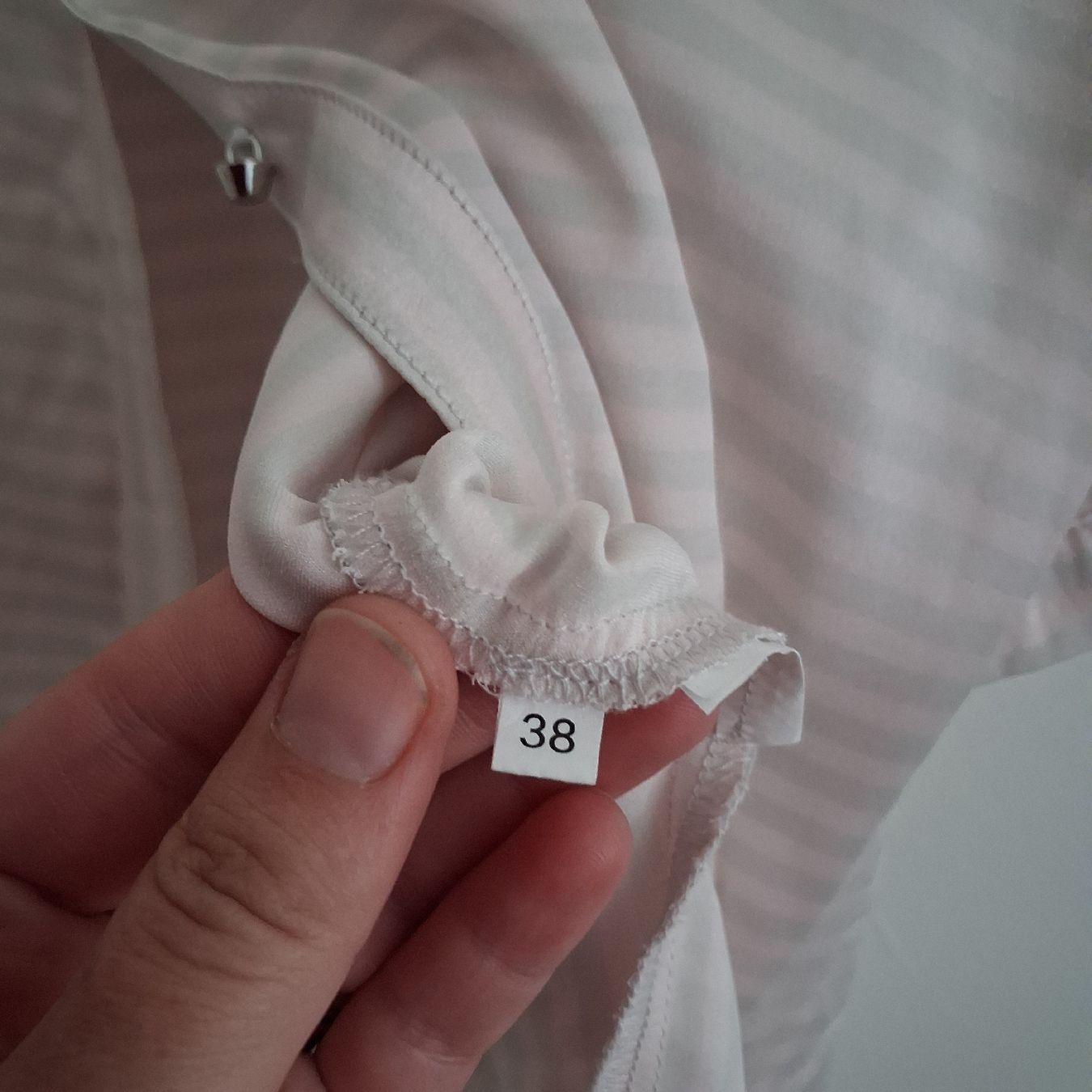 Steffen Schraut Chemisiers: Steffen Schraut silk blouse striped size M oversize – Neuf (Voir description) à Wil SG par tre_g2l7 4