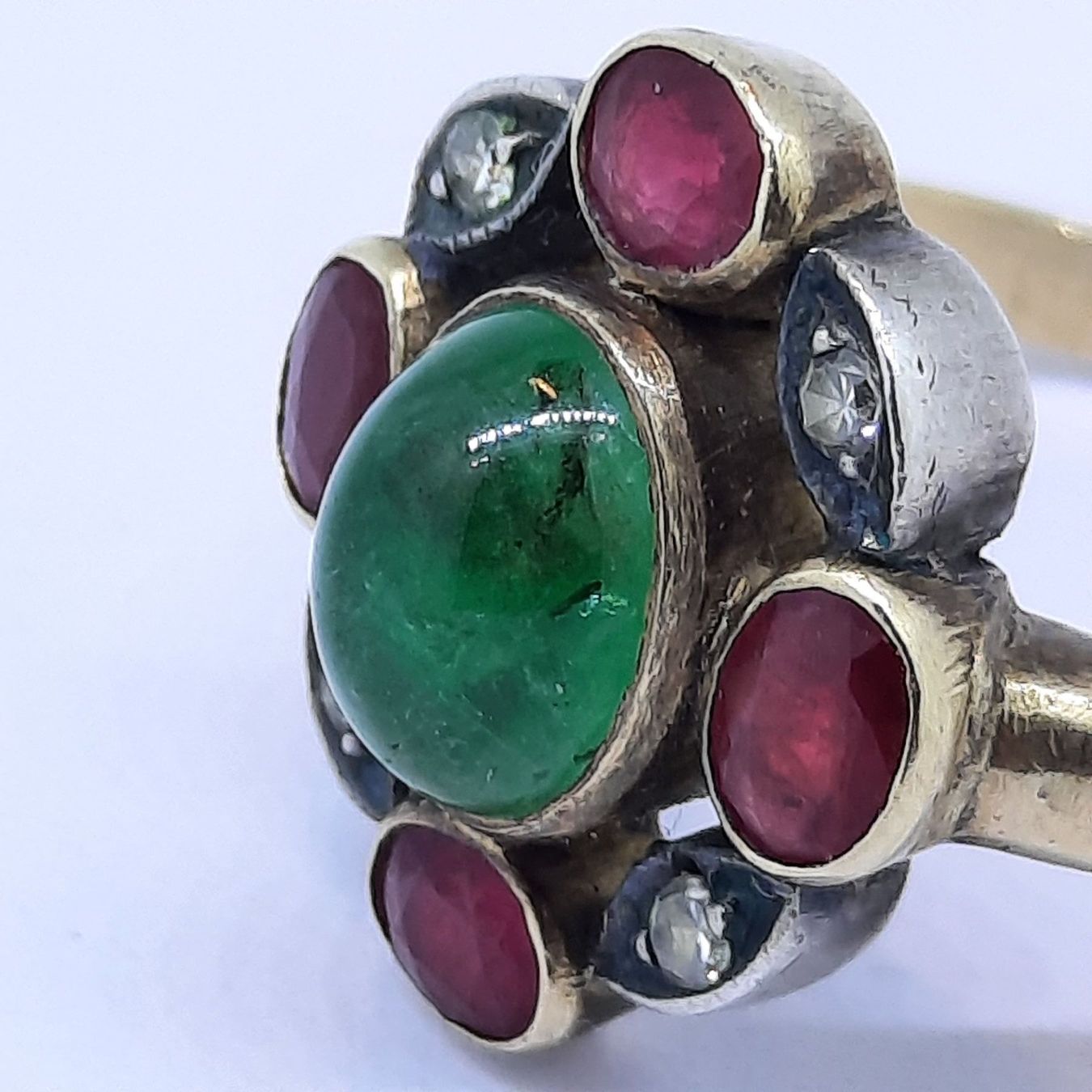 Anelli: Wunderschöner Goldring mit erstklassigen Edelsteinen – Usato da Unterägeri venduto da Altgoldschmuck 6