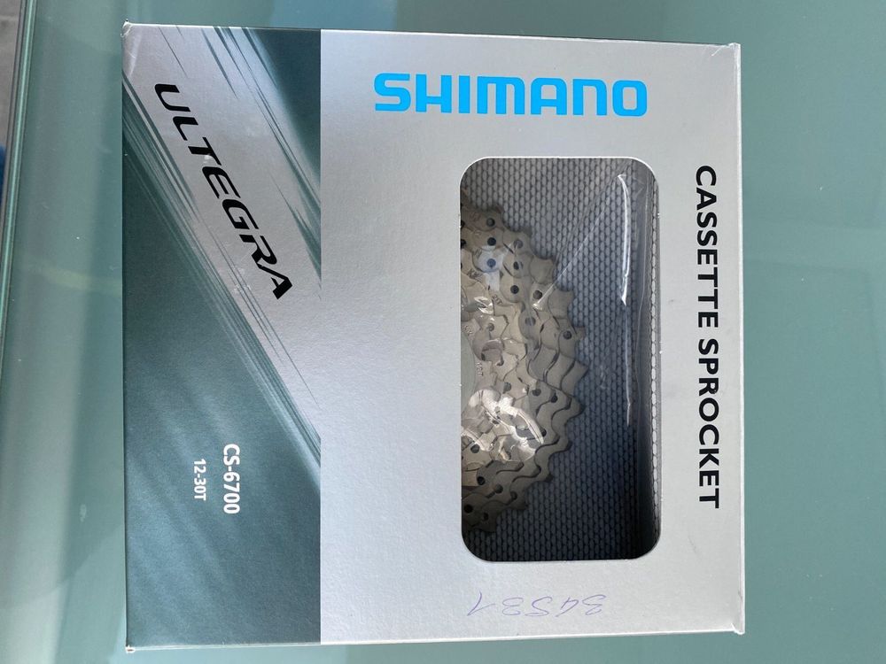 Cassette Shimano Ultegra CS-6700 11/25 Et Chaîne CN-6701 - Compatible 10 Vitesses, Neuf (avec Défauts Mineurs)