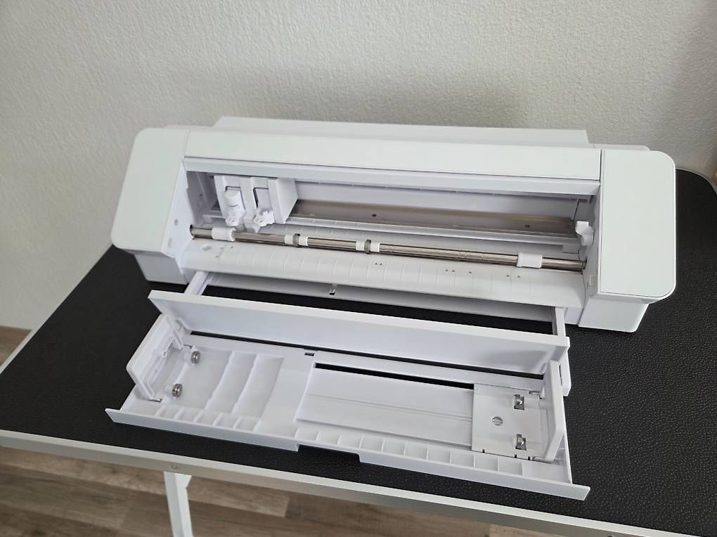 Stampanti: Silhouette Cameo 4 Plus Schneideplotter + 2 Transferpressen – Usato da Weier im Emmental venduto da Sho1326 1