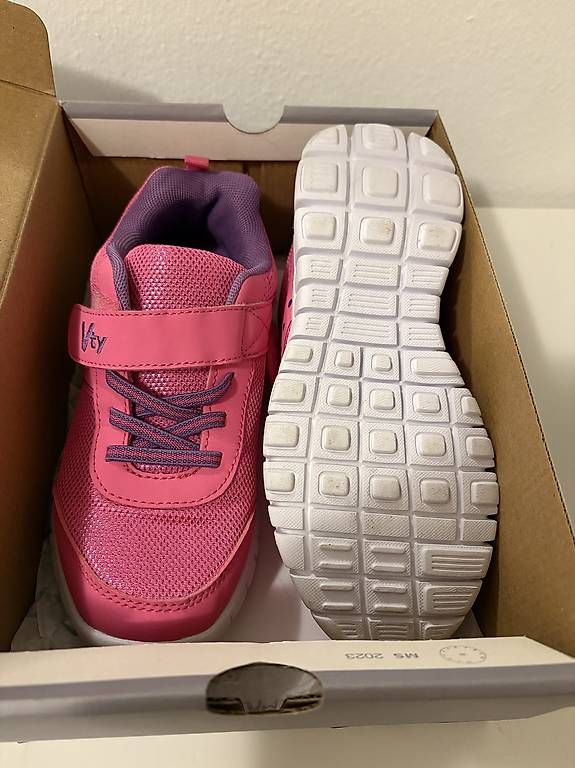 Scarpe per ragazzi: Scarpe da palestra nr33 – Usato da Faido venduto da lr1384