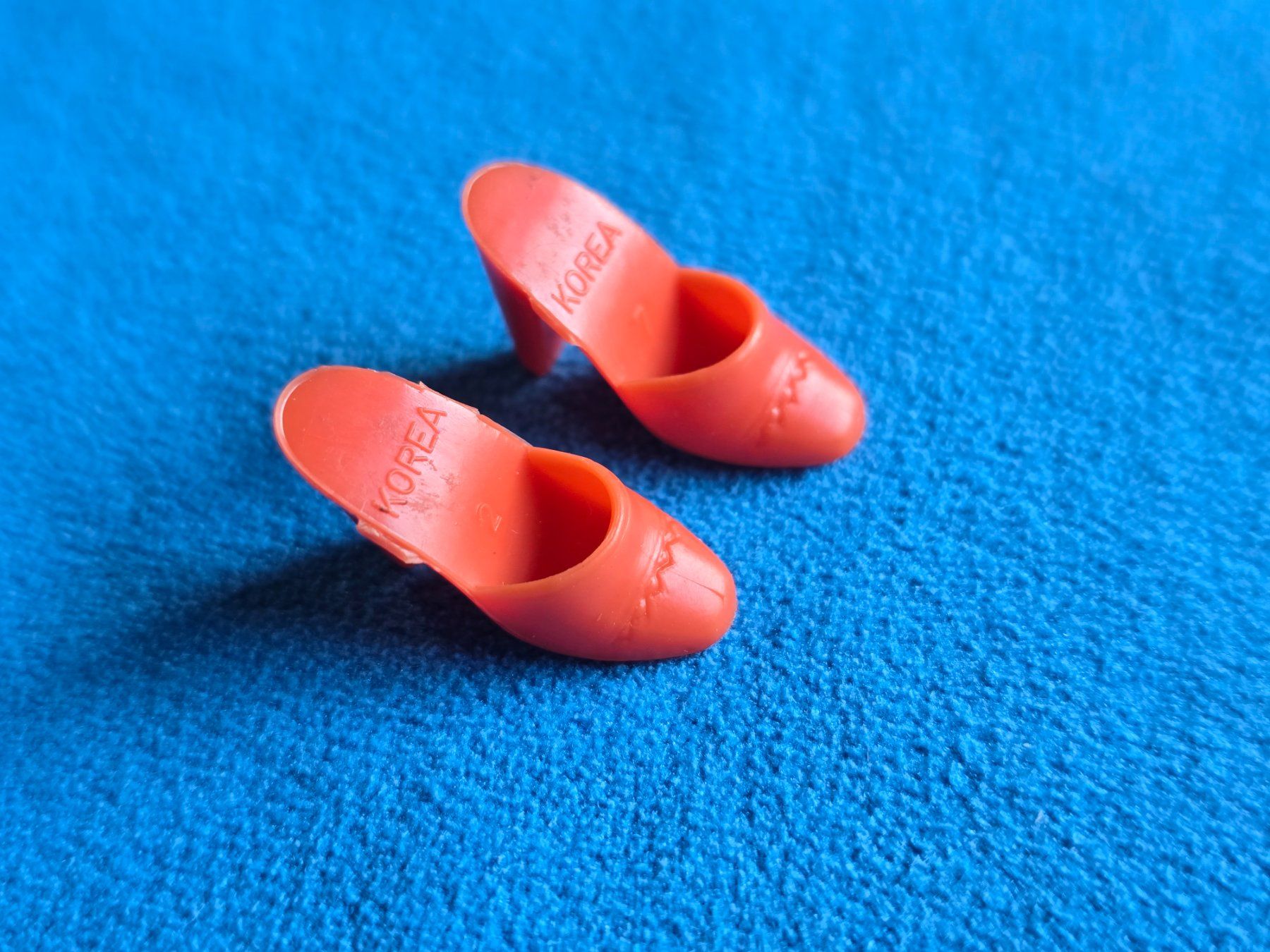 Bambole: Chaussures poupée Barbie rouge – Usato da versoix venduto da moonkey02 1