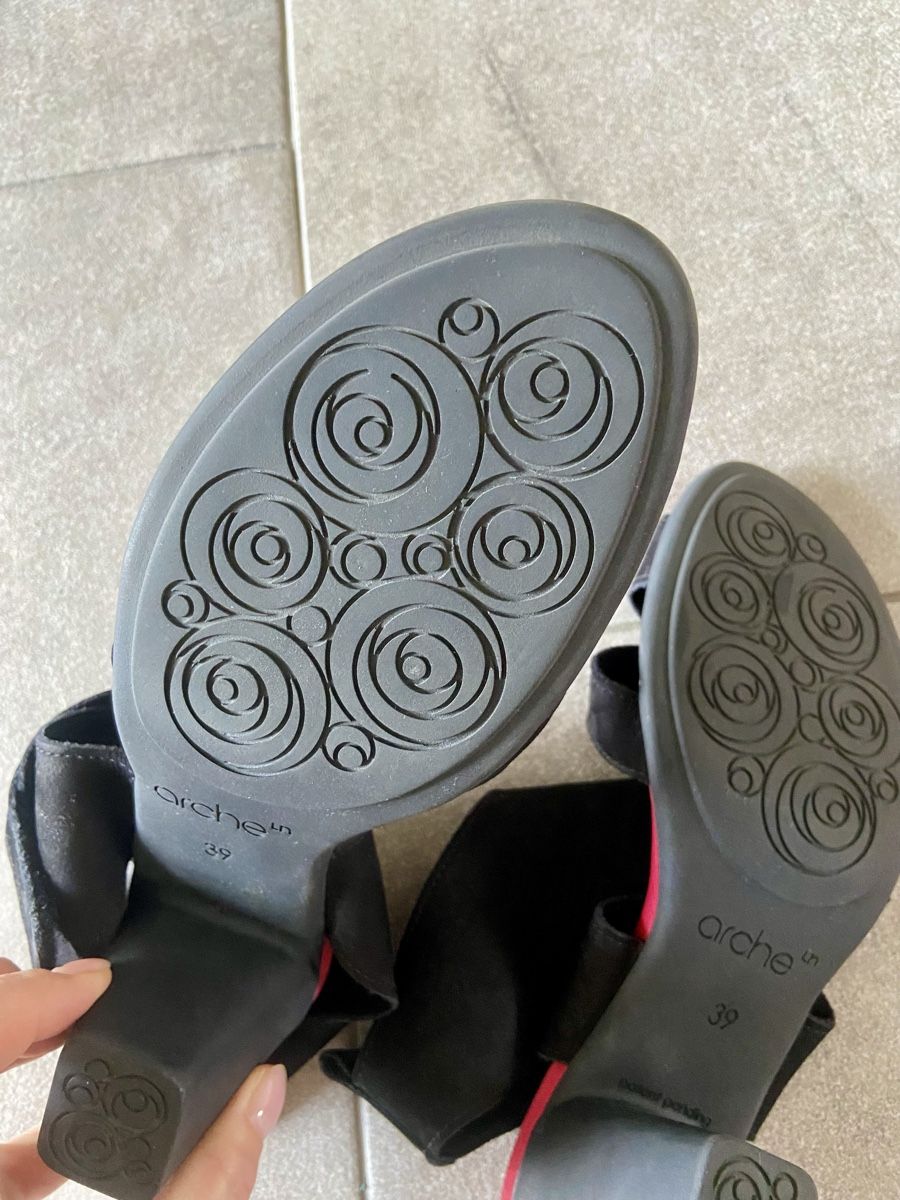 Arche Scarpe da donna: Arche Paris Black Suede Heeled Sandals - Gr. 39 - EUC – Usato da Arni AG venduto da LunaMeadow 1