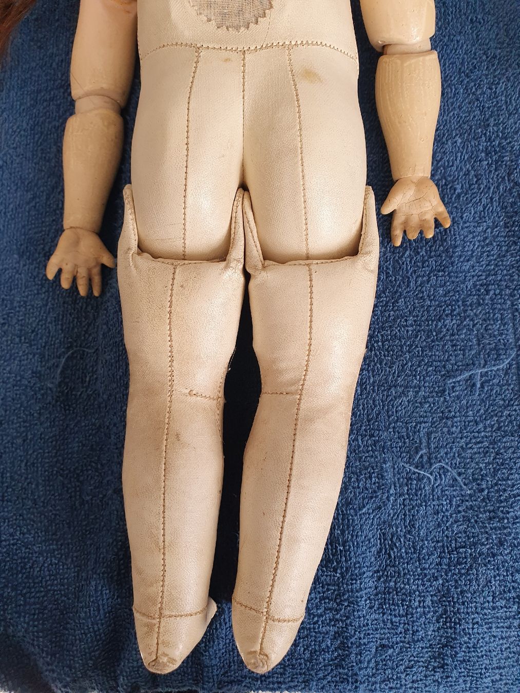 Puppen: Antike Puppe mit Lederkörper und Holzarmen – Gebraucht aus WUERENLOS von Eeric 3