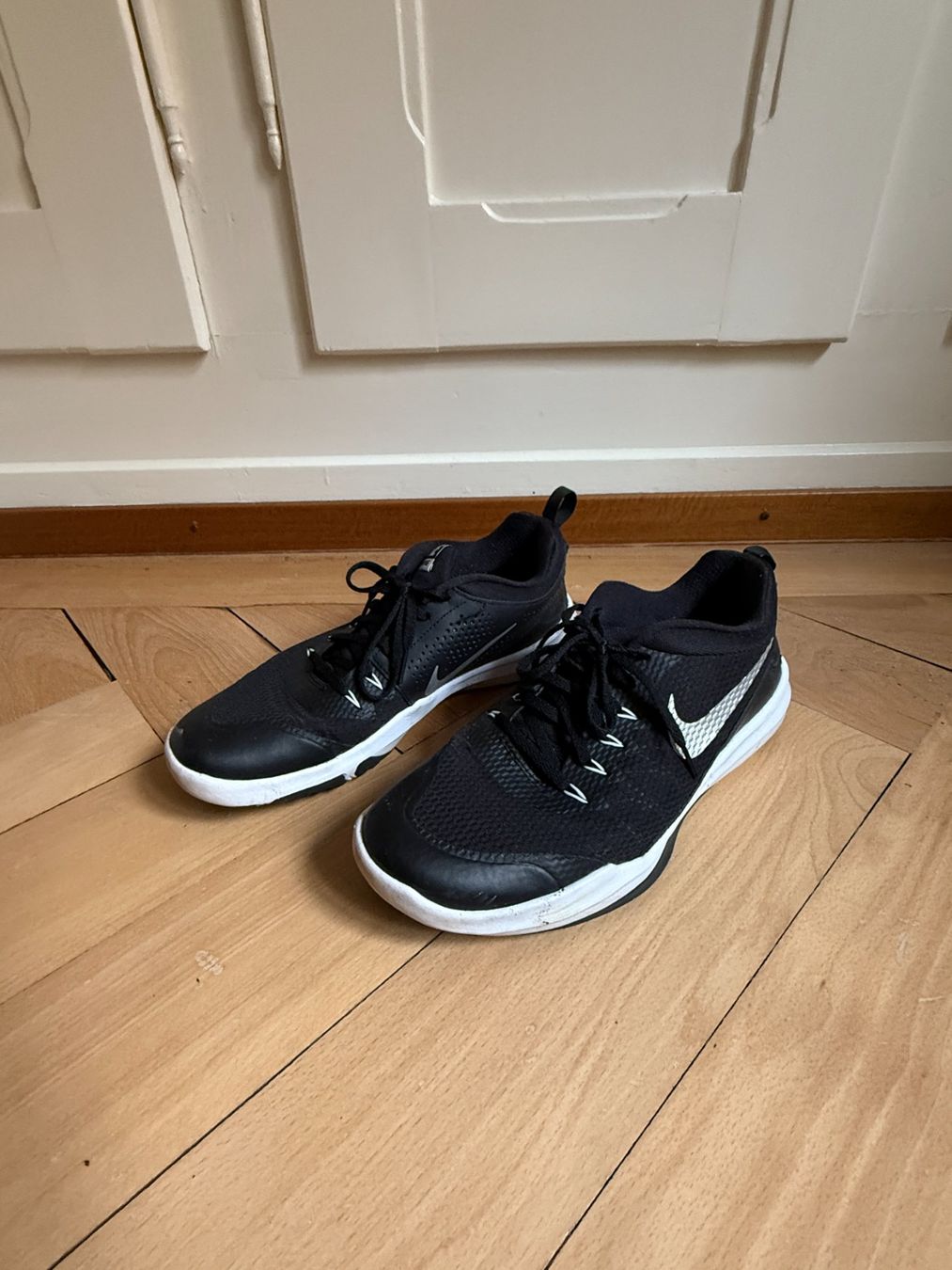 Nike Scarpe da uomo: NIKE Training Sport Sneaker schwarz 44 – Usato da Zürich venduto da Diazaio