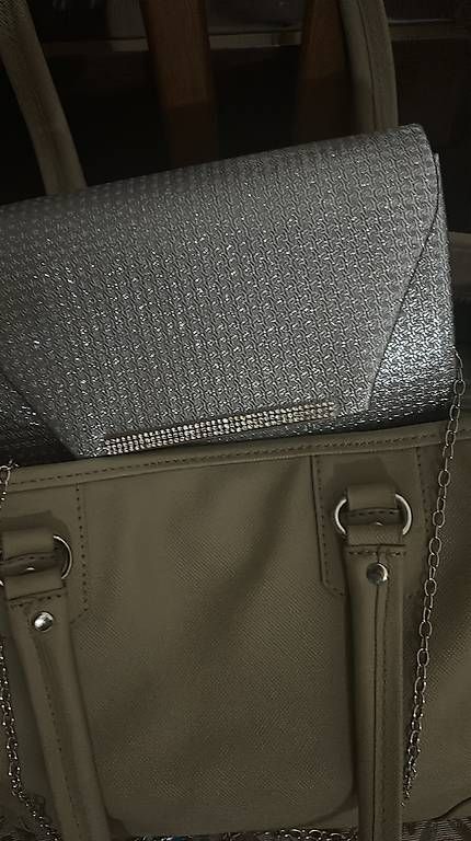 Borse da donna: Lacoste Tasche und silber Tasche – Nuovo e nell'imballaggio originale da Wangen SZ venduto da gra_r2tj