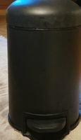 Schwarzer Treteimer - Guter Zustand, ideal für Bad/WC