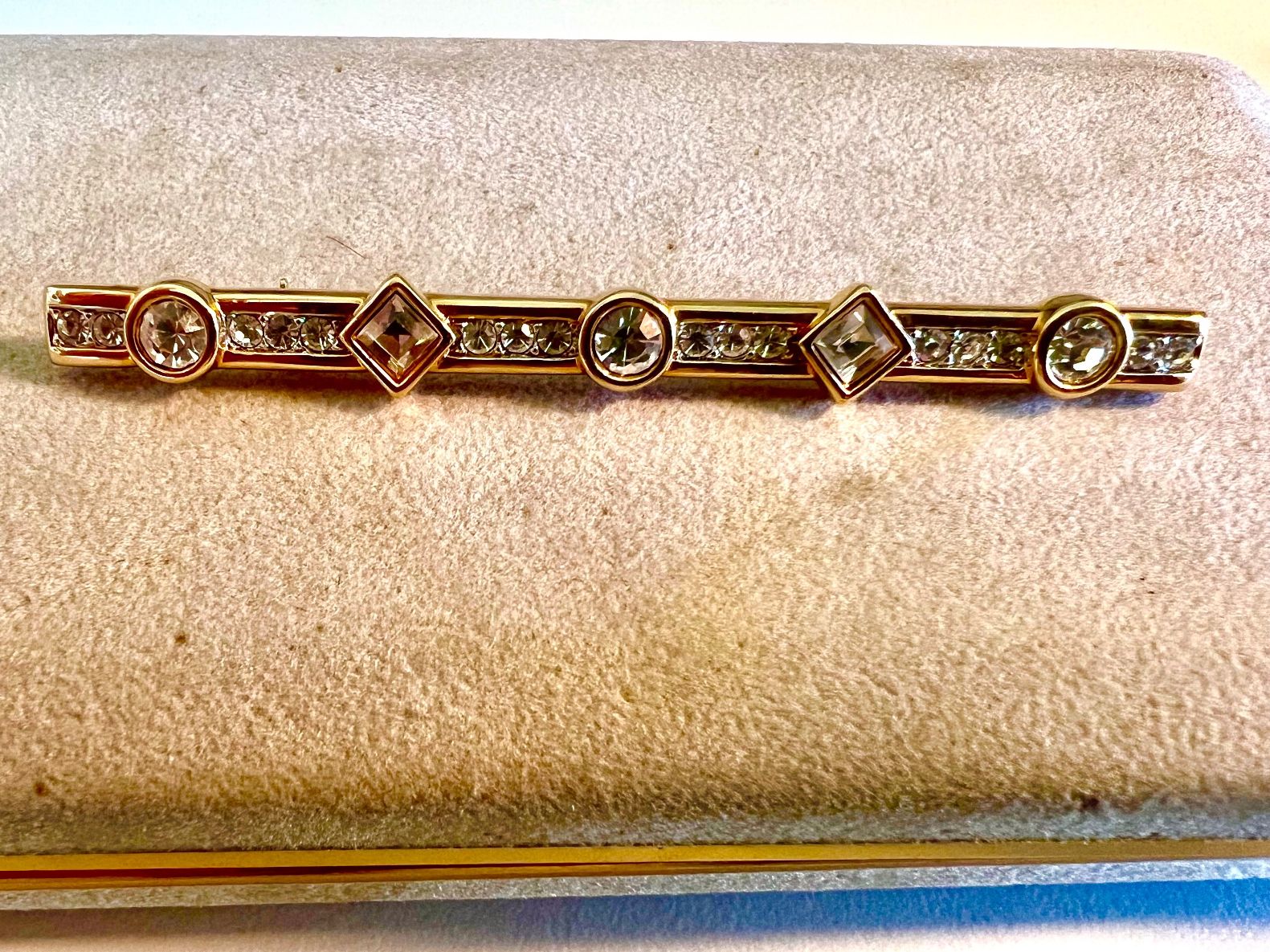 Swarovski Spille & Fermagli: Swarovski vintage Brosche., vergoldete – Usato da Uznach venduto da Ya_x7x6