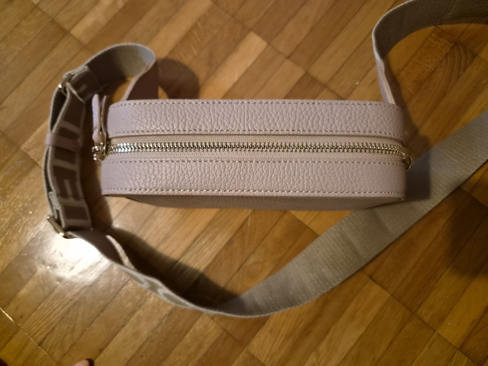 Coccinelle Borse da donna: Coccinelle Umhängetasch - Farbe rosette – Nuovo (secondo la descrizione) da Reinach BL venduto da sunny2014 2