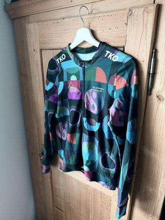 Pas Normal Studios TKO Langarm Radtrikot