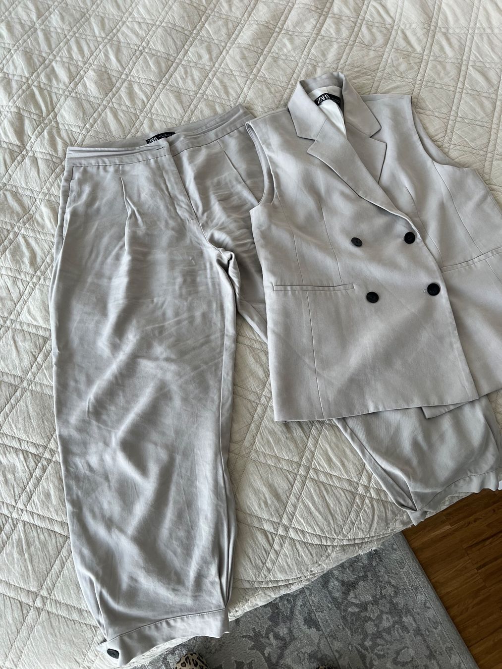 Zara Completi & Tailleur: Zara grey two piece set – Usato da Zollikerberg venduto da Mei1844 1