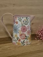 Gieskanne mit Blumenmuster weiss rosa neu