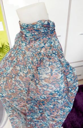 Hauchzarte Bluse mit Stehkragen, Grösse L- NEU