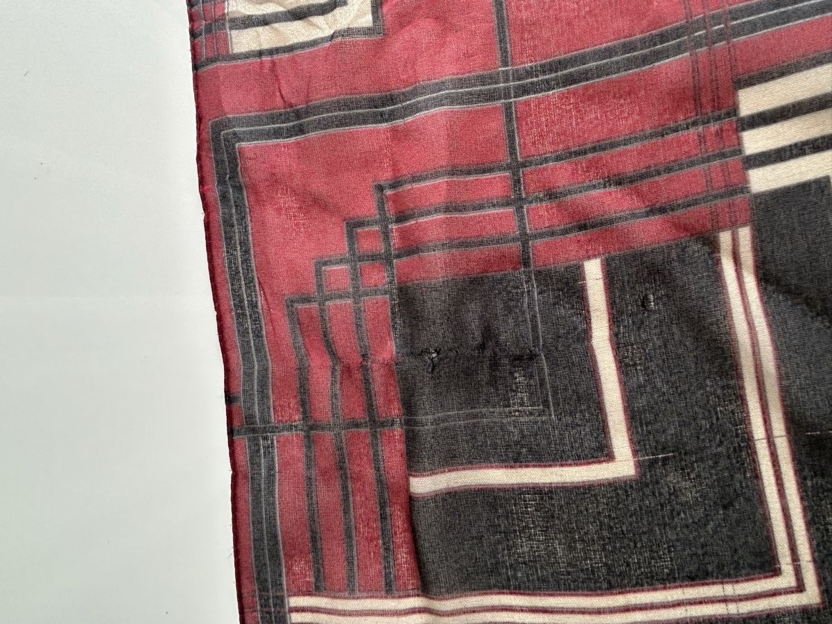 Foulards & écharpes: Scarf geometric pattern red black white  – D'occasion à Saland par ele_vc96 2