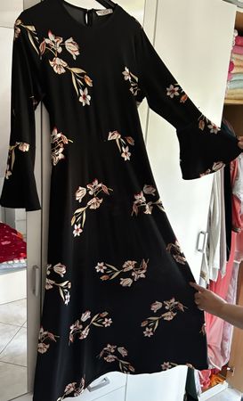 Schönes Sommerkleid mit Blumenmuster, Grösse M
