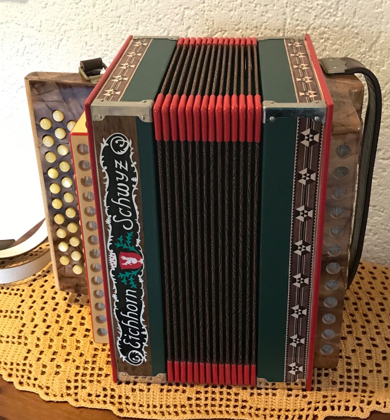 Eichhorn Strumenti musicali: Schwyzerörgeli Original Eichhorn Modell 102 b-es mit Koffer – Usato da Mümliswil venduto da ruben71 3