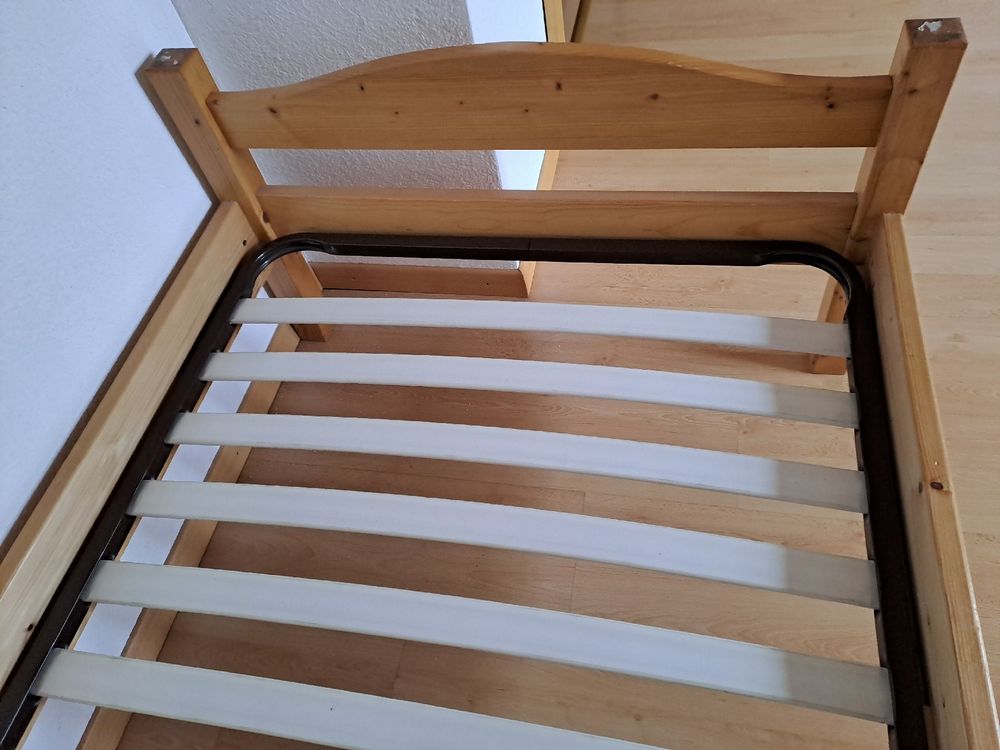 Letti: Jugendbett mit Lattenrost - Kiefer massiv - farblos lackiert – Usato da Andwil TG venduto da Natur5 1