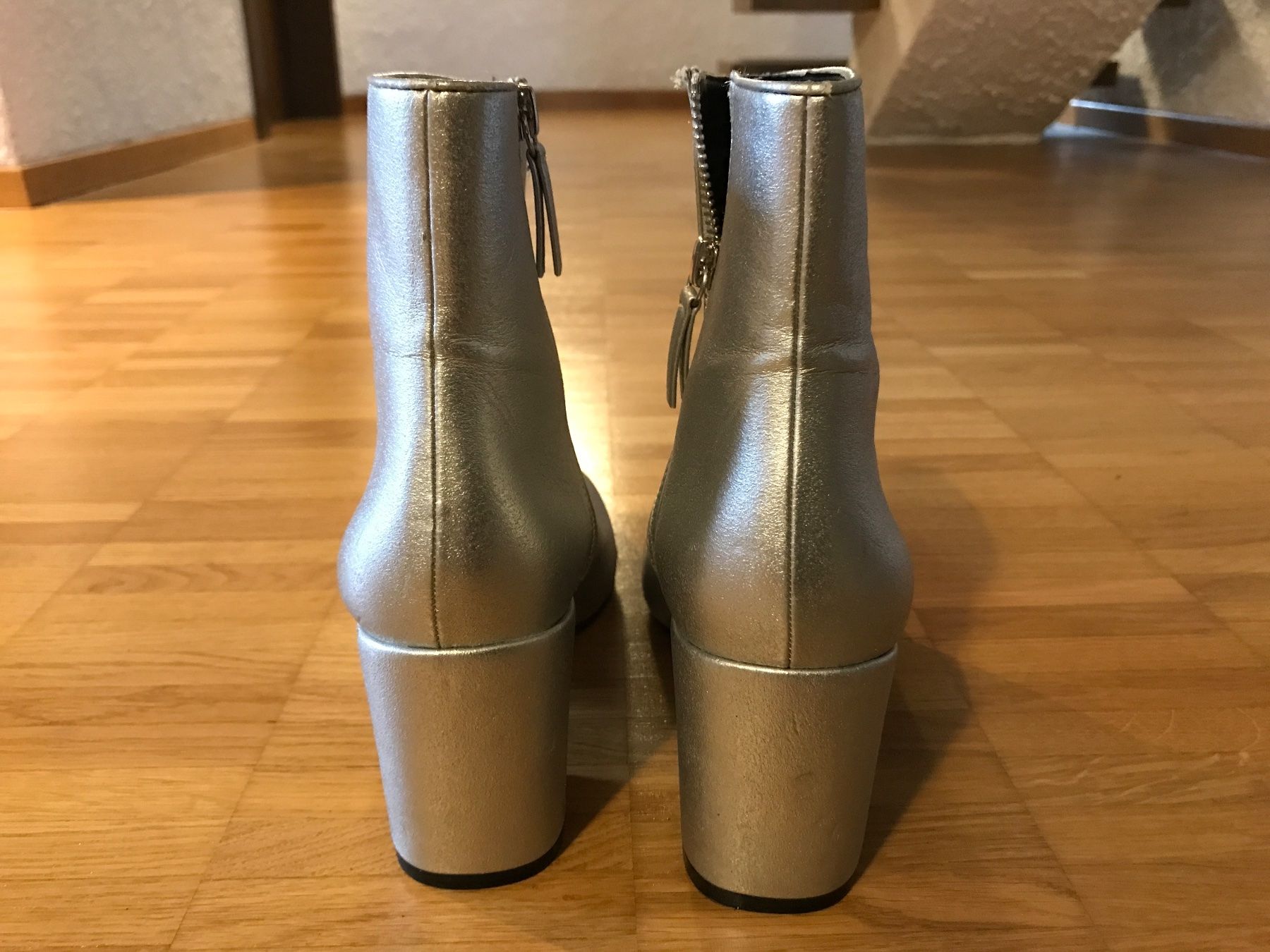 Zara Damenschuhe: Zara Stiefeletten Gr 39 silber – Gebraucht aus St. Margrethen SG von kellenbh 2