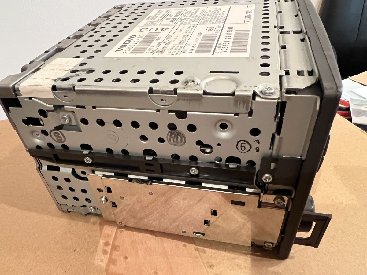 Radio: Original Volvo Radio HU-655 – Usato da Halden venduto da Satellite 3