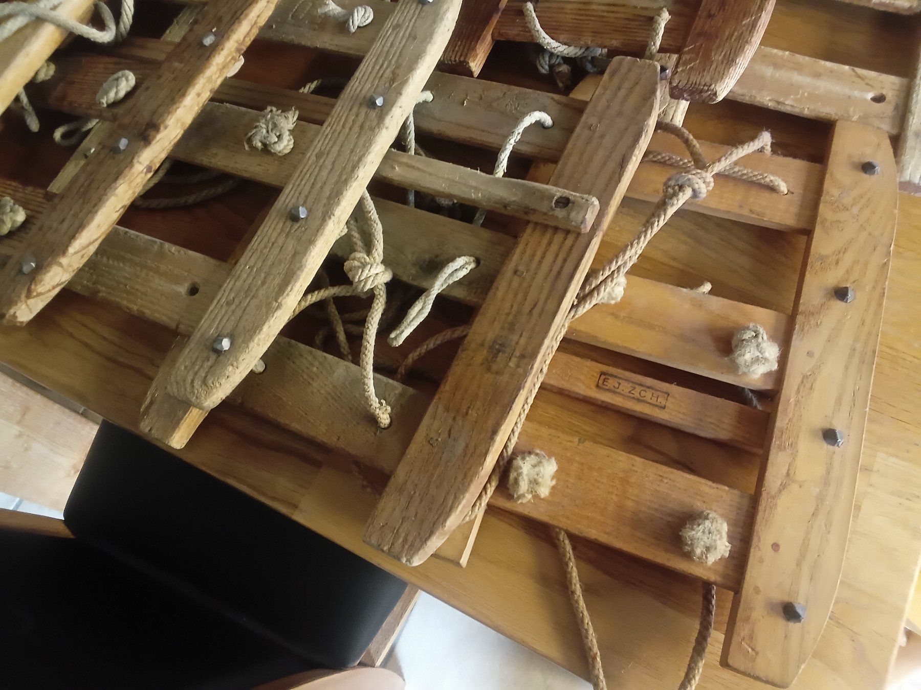 Articoli in legno: 22 Schneebretter CH Armee (einige davon ohne Seil) – Usato da Riniken venduto da Kandergrund86 1