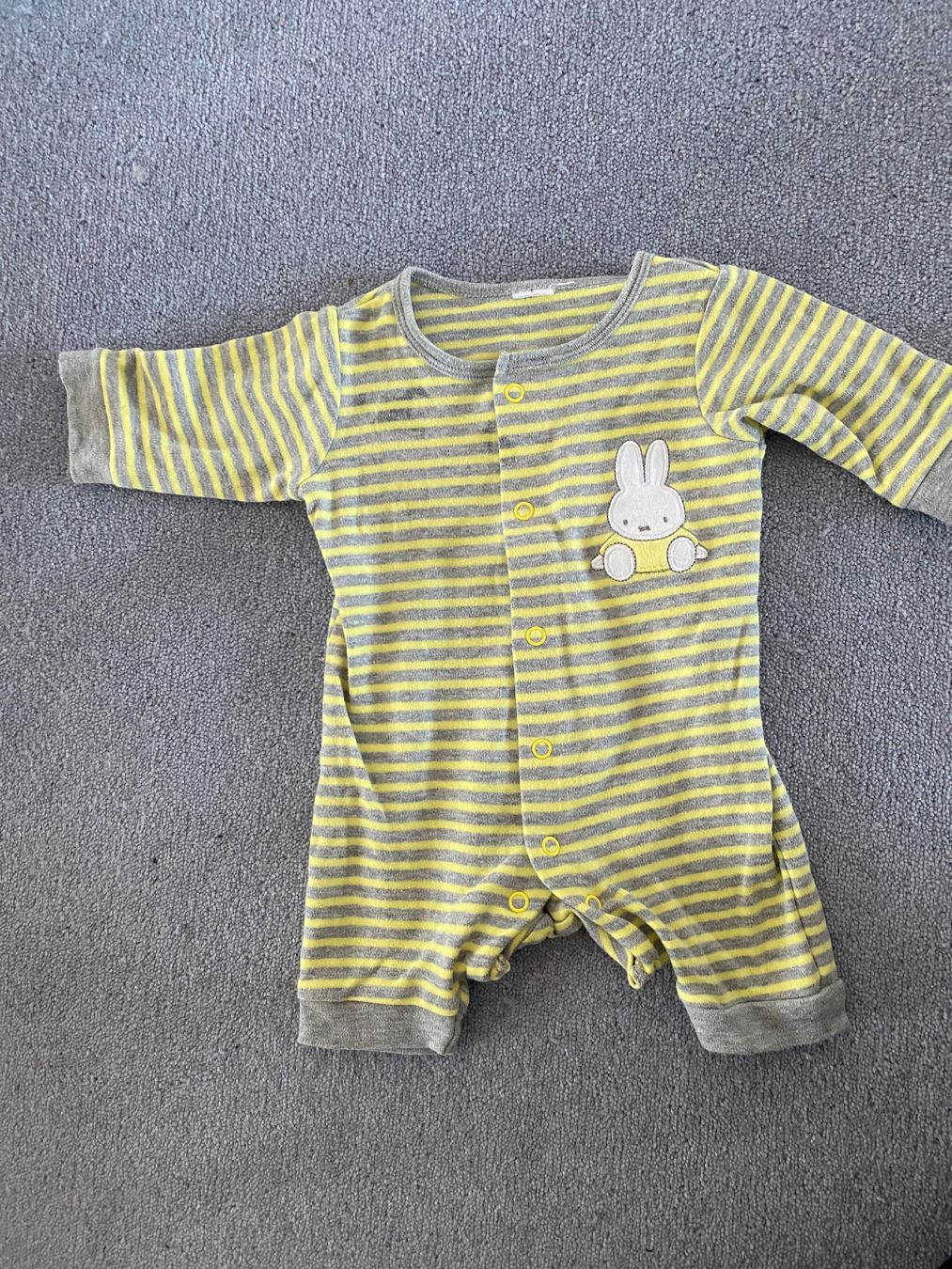 Pigiama & Simili: Miffy Strampler 50/56 – Usato da Einsiedeln venduto da PaedeK84