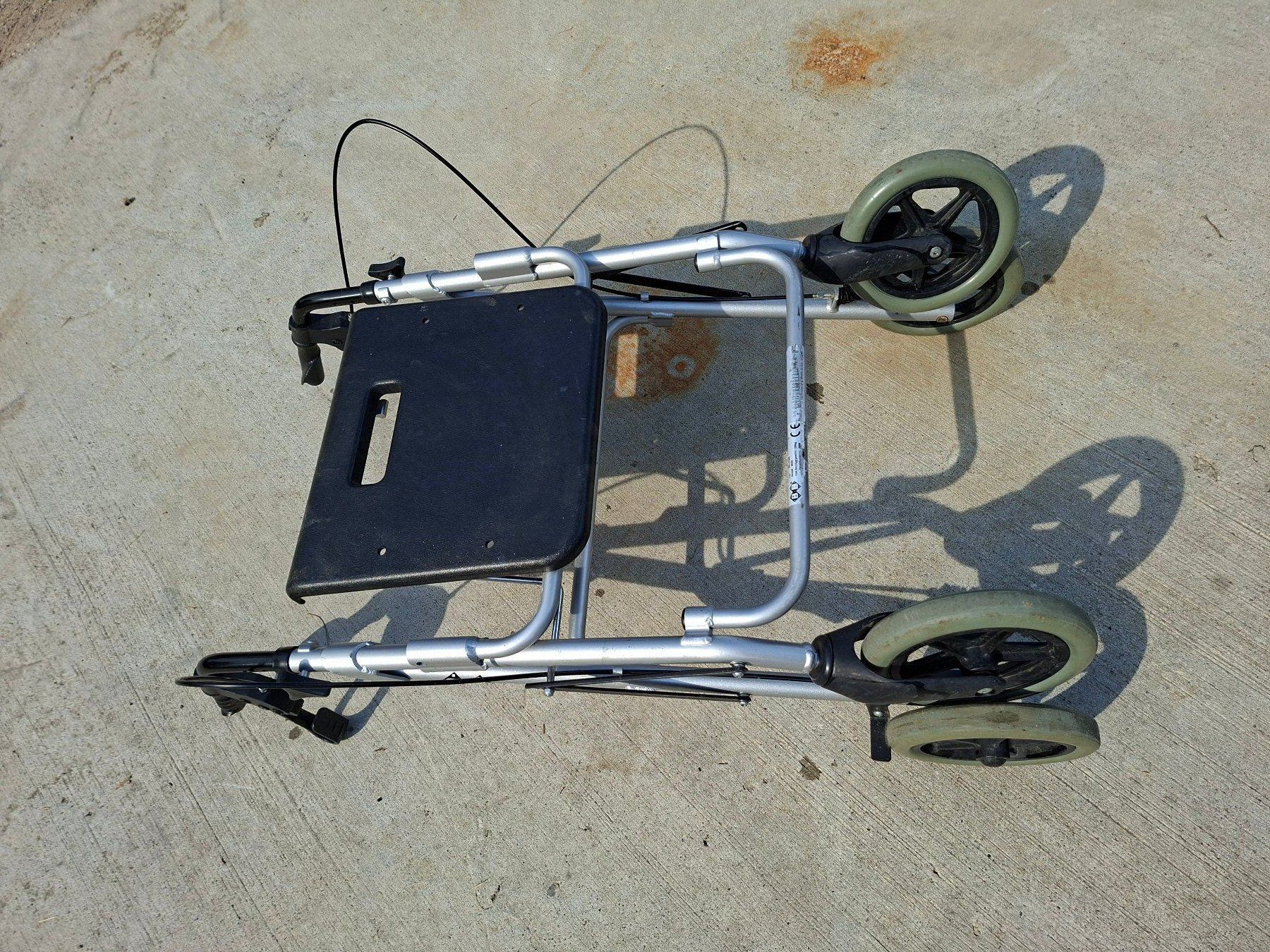 Ausili per la deambulazione: Rollator – Usato da Lengnau AG venduto da Beat3341 2