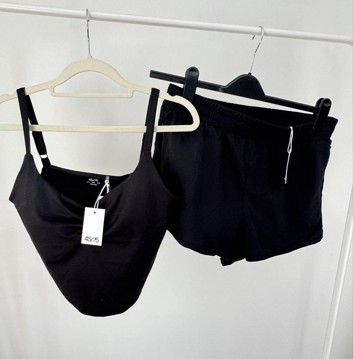 Asos Lotti di vestiti: ASOS 4505 Activewear Set Schwarz   – Nuovo e nell'imballaggio originale da Zürich venduto da di_archive