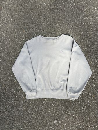 Pullover grau mit kleinem Champion Logo, guter Zustand