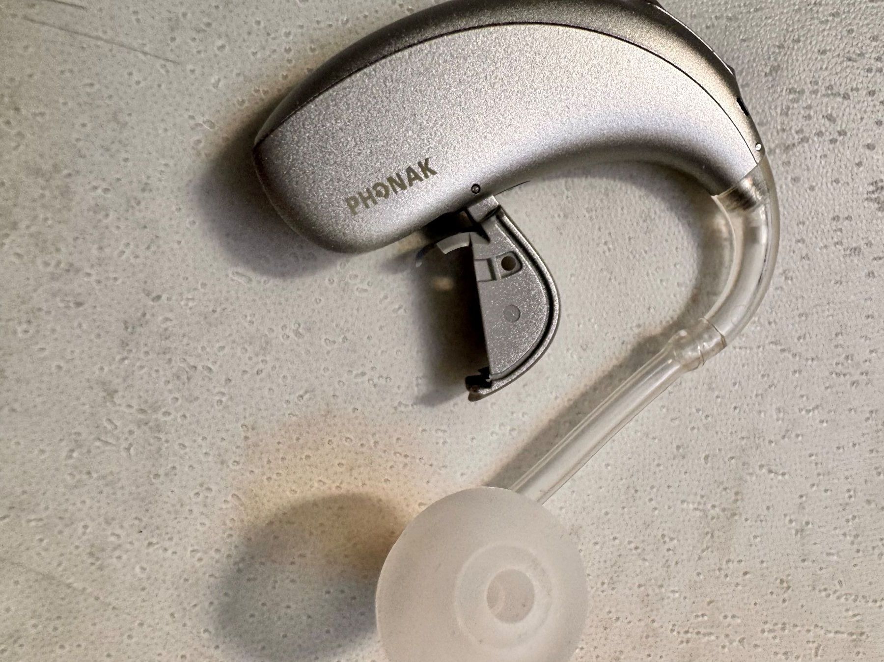 Phonak Medizinische Geräte: Phonak Terra+ BTE-UP Hörgerät Links – Gebraucht aus Hermetschwil-Staffeln von Sigmund57 2
