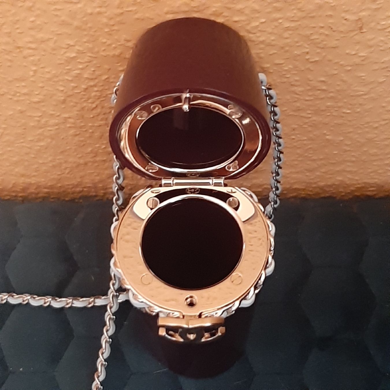 Chanel Catenine: Rare collier de défilé Lipstick Chanel – Nuovo (secondo la descrizione) da Chêne-Bourg venduto da chsandra34 4