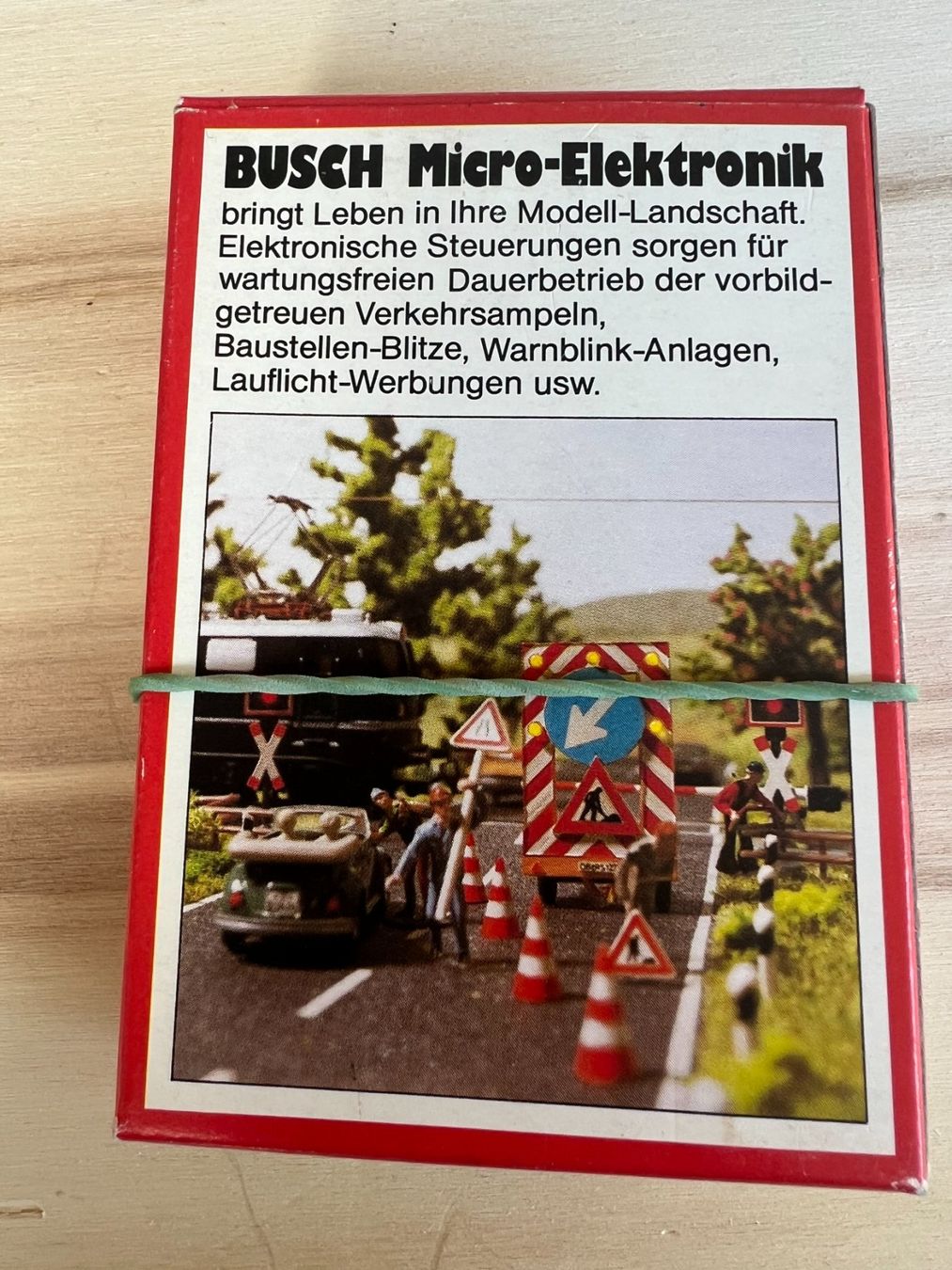 Busch Modellini di ferrovie: Lichtsignal N von Busch – Nuovo e nell'imballaggio originale da Niederhasli venduto da Betzgi 1