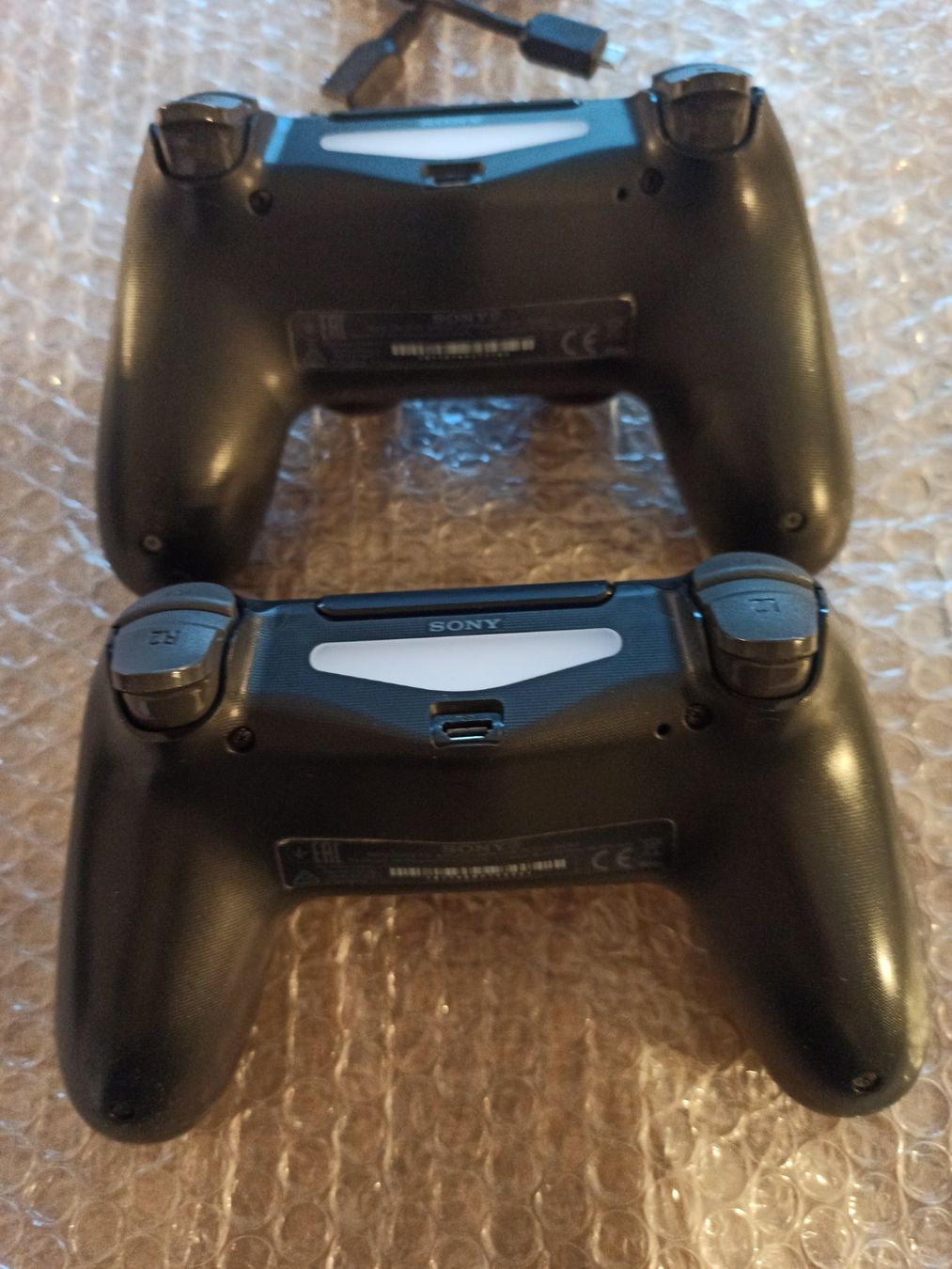 Controller: 2 x Original Controller Sony PS4 Wireless DualShock 4 V2 TOP – Usato da Oberweningen venduto da mar_87mx 7